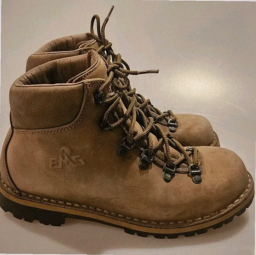 EMS Classic All Leather Mini Lug Hiking Backpacking Boots Women's US 8 - Italy